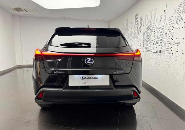 Lexus UX cena 147900 przebieg: 33163, rok produkcji 2021 z Brzeziny małe 466